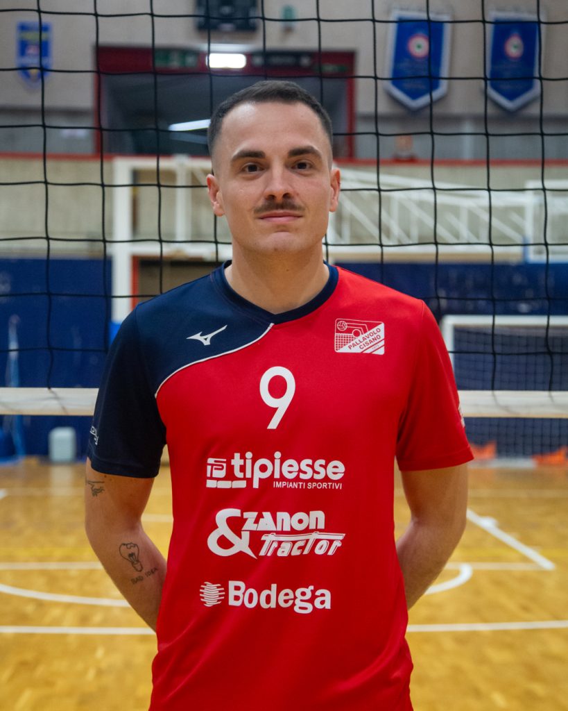 Gamba Nicola, schiacciatore della squadra di pallavolo Pallavolo Cisano in Serie B
